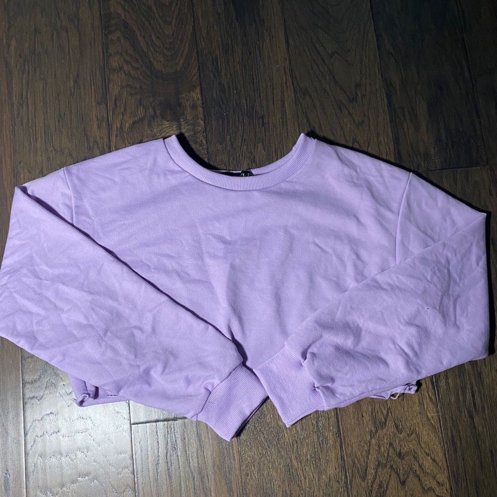 ZAFUL. Cropped crewneck/longsleeve. Size small.